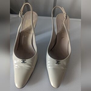 Off white Chanel sandals